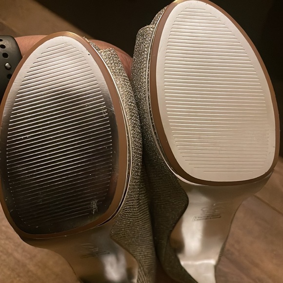 Size 10 Adrianna Papell “Golda” Sparkle Rhinestone platform heels - Picture 11 of 15